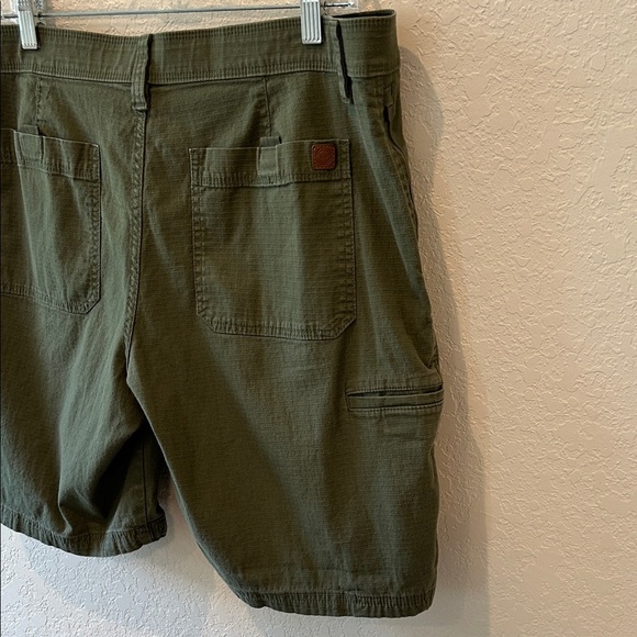 Weatherproof Men's Cargo Shorts in Forest Green - Picture 6 of 8